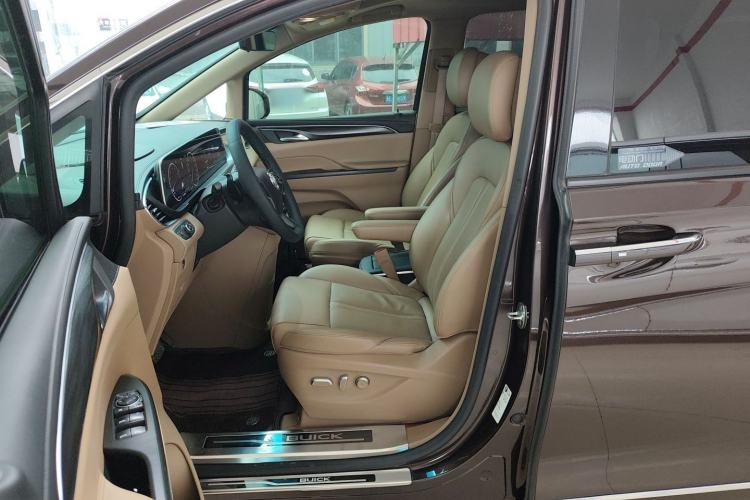 Used Buick GL8 2021 ES Landtrek 653T Luxury Model
