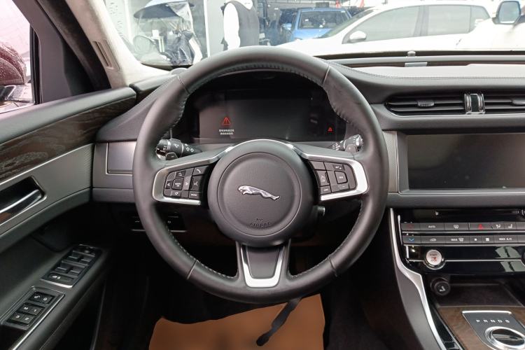 Used Jaguar XFL 2018 XFL 2.0T 250 PS Luxury Edition
