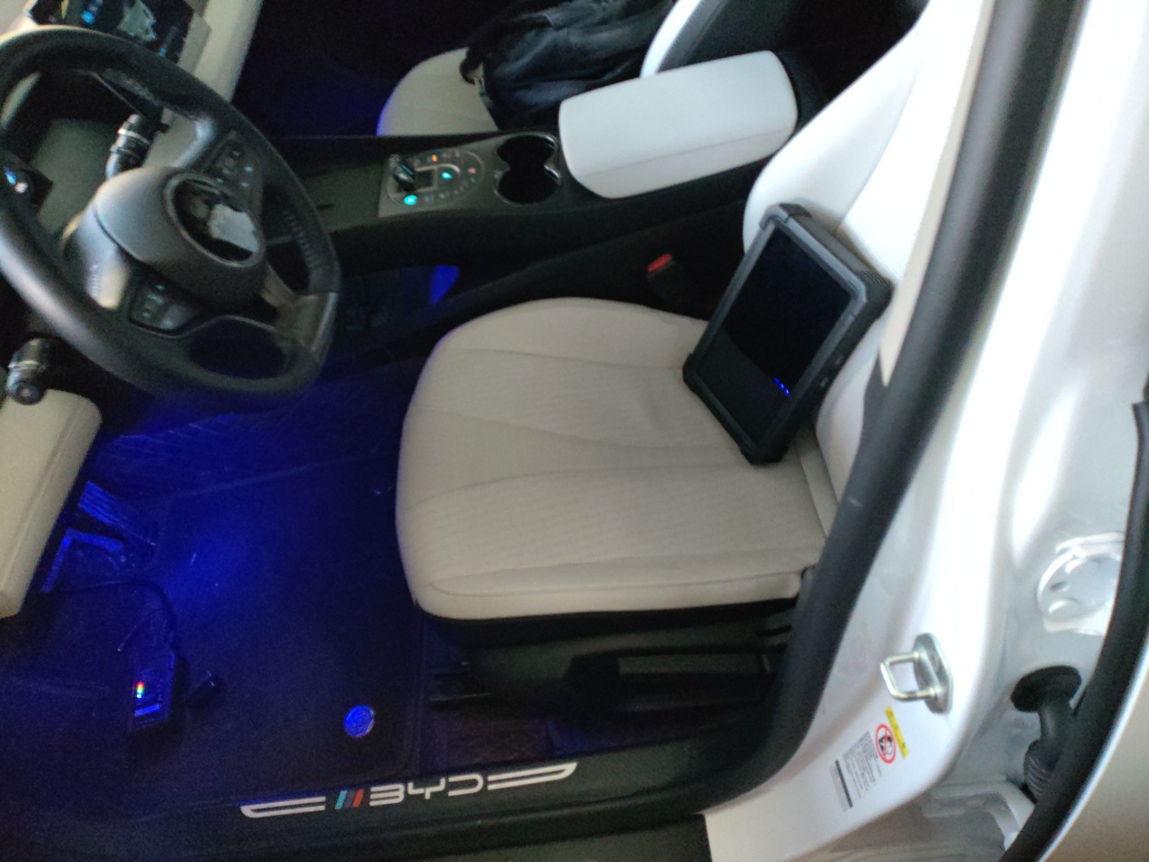 المقاعد الأمامية داخل السيارة