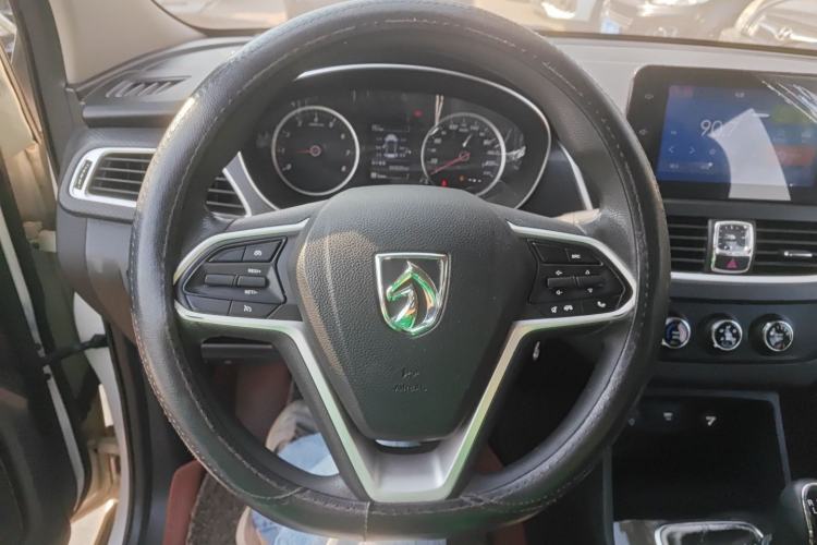 Used Baojun 730 2019 1.5L Manual Fashion Model 7-seater National V
