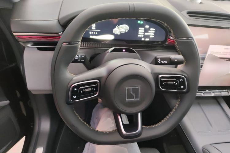 Used Zeekr 7X 2025 100 kWh Long-Range Rear-Wheel Drive with Intelligent Driving Features
