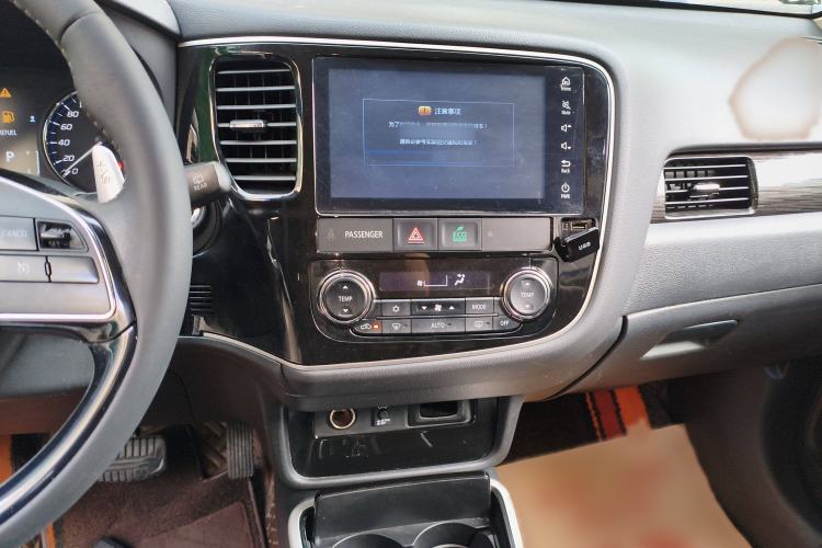 Used Mitsubishi Outlander 2019 2.4L 4x4 Zhi Xiang Edition 7 Seats China V Emission Standard
