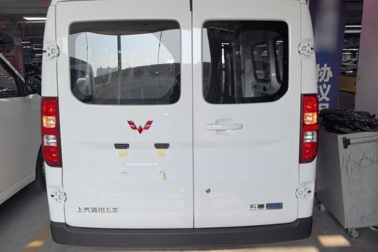 Used Wuling Yangguang 2024 300KM Comfort Version Passenger Van 75kW
