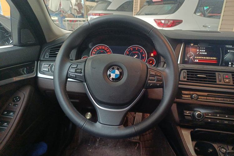 Used BMW 5 Series 2014 525Li Luxury Design Package
