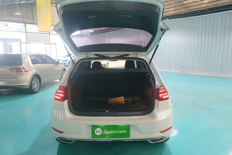 Used Volkswagen Golf 2018 230TSI Automatic Luxury Version
