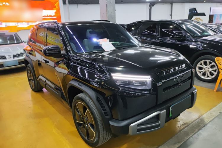 Used  Titanium 3 2025 501 km All-Wheel Drive Intelligent Driving Max Edition
