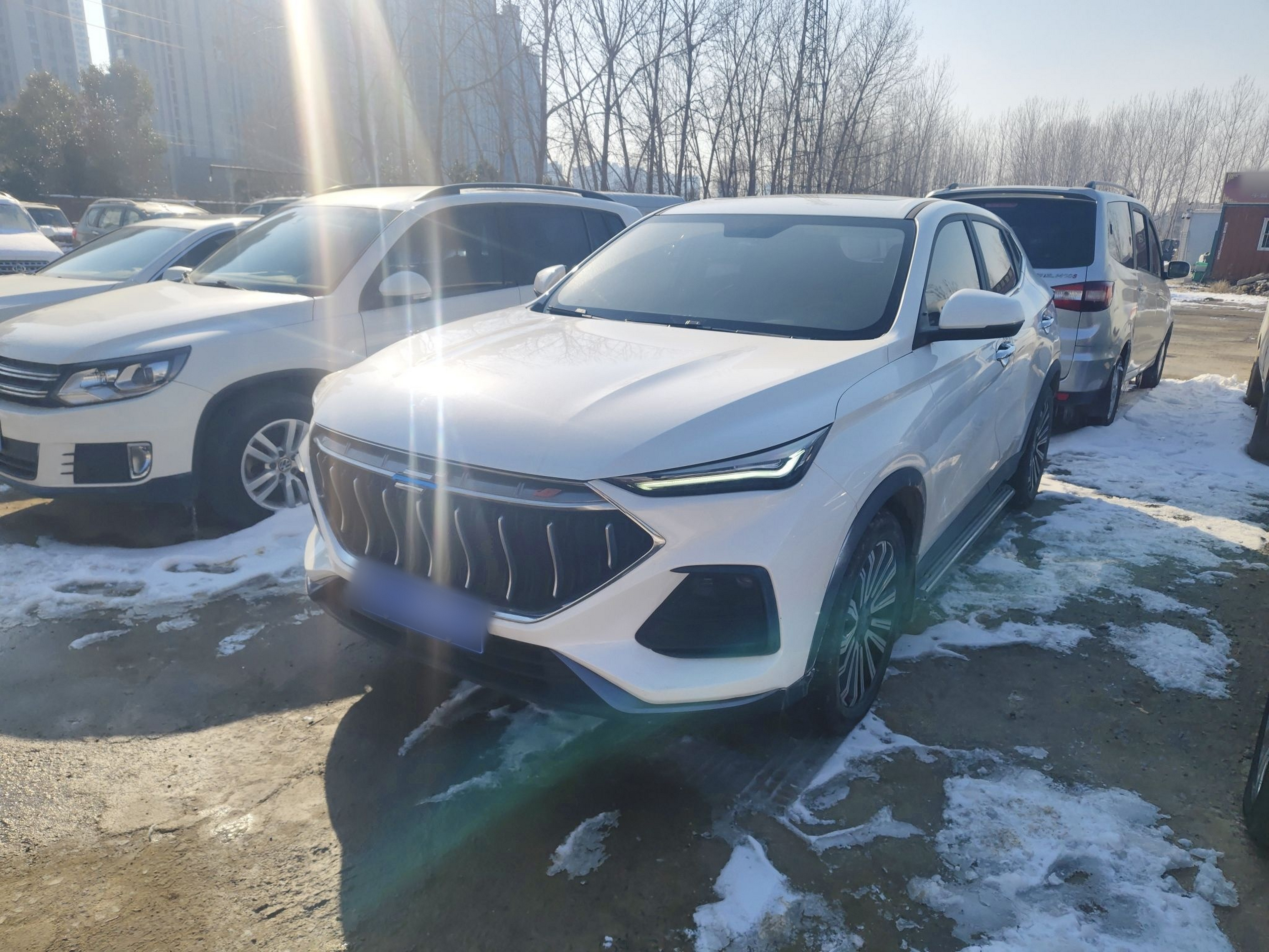 تحت مقدمة السيارة