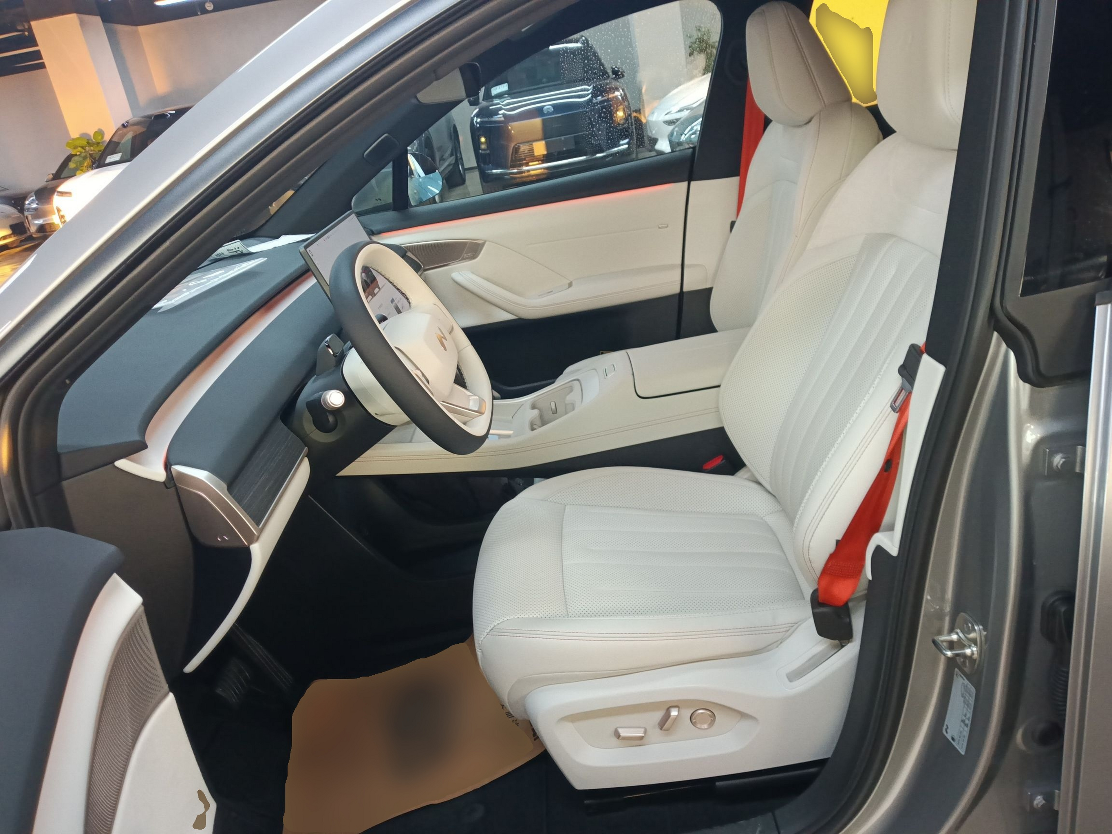 المقاعد الأمامية داخل السيارة