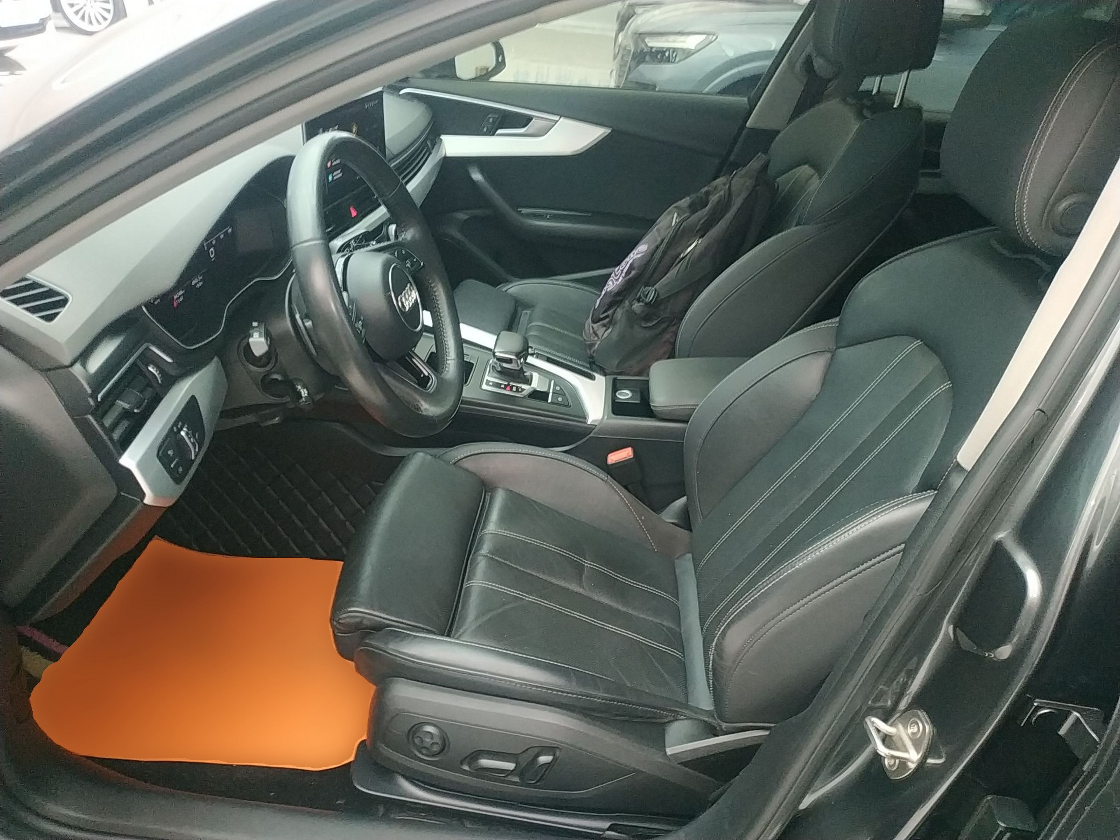 Переднее сиденье в автомобиле