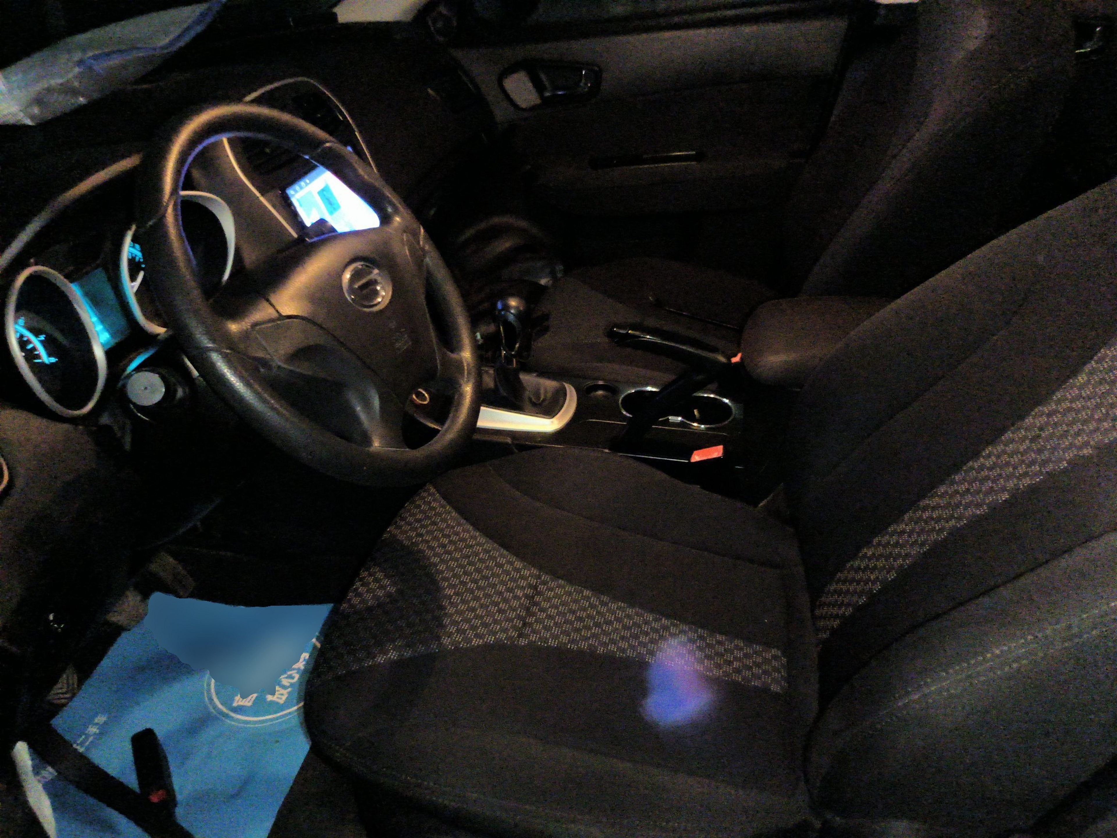 Переднее сиденье в автомобиле