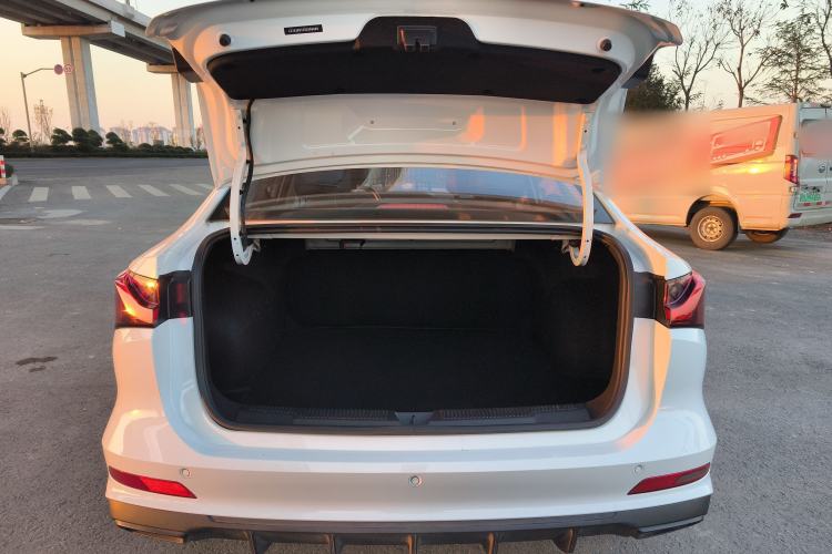 Used Roewe i5 2023 1.5L Manual Comfort Edition
