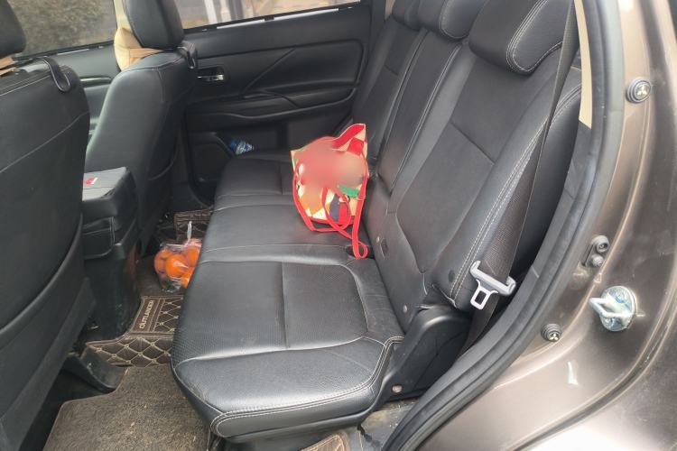 Used Mitsubishi Outlander 2018 2.4L 4x4 Luxury Edition 7-Seater