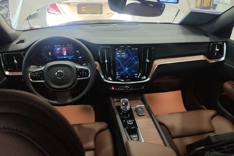 Used Volvo S60 2023 B4 Zhiyuan Luxury Edition
