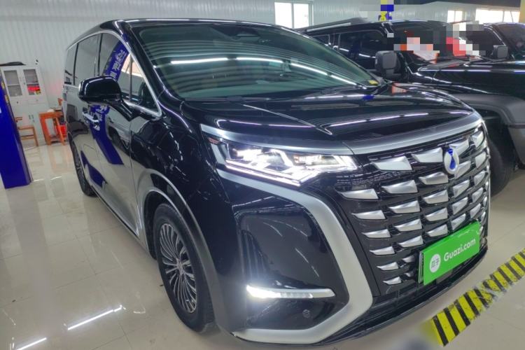 Used Denza D9 2022 DM-i 1040 Prestige Model
