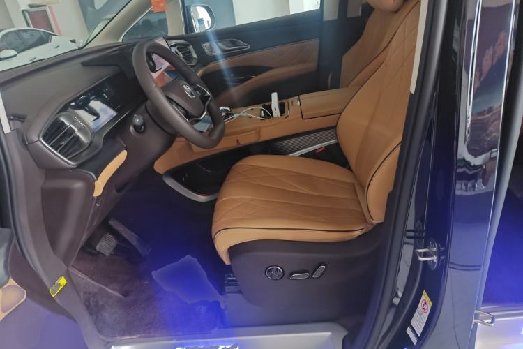 Used Denza D9 2024 DM-i 980 Four-Wheel Drive Prestige Model