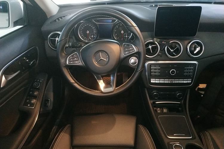 Used Mercedes-Benz GLA 2017 GLA 220 4MATIC Luxury Model
