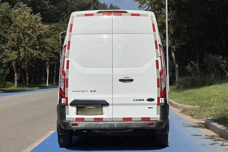 Used Ford Transit 2019 2.0T Diesel Van Mid-Chassis Mid-Roof 3-Seater China VI Standard
