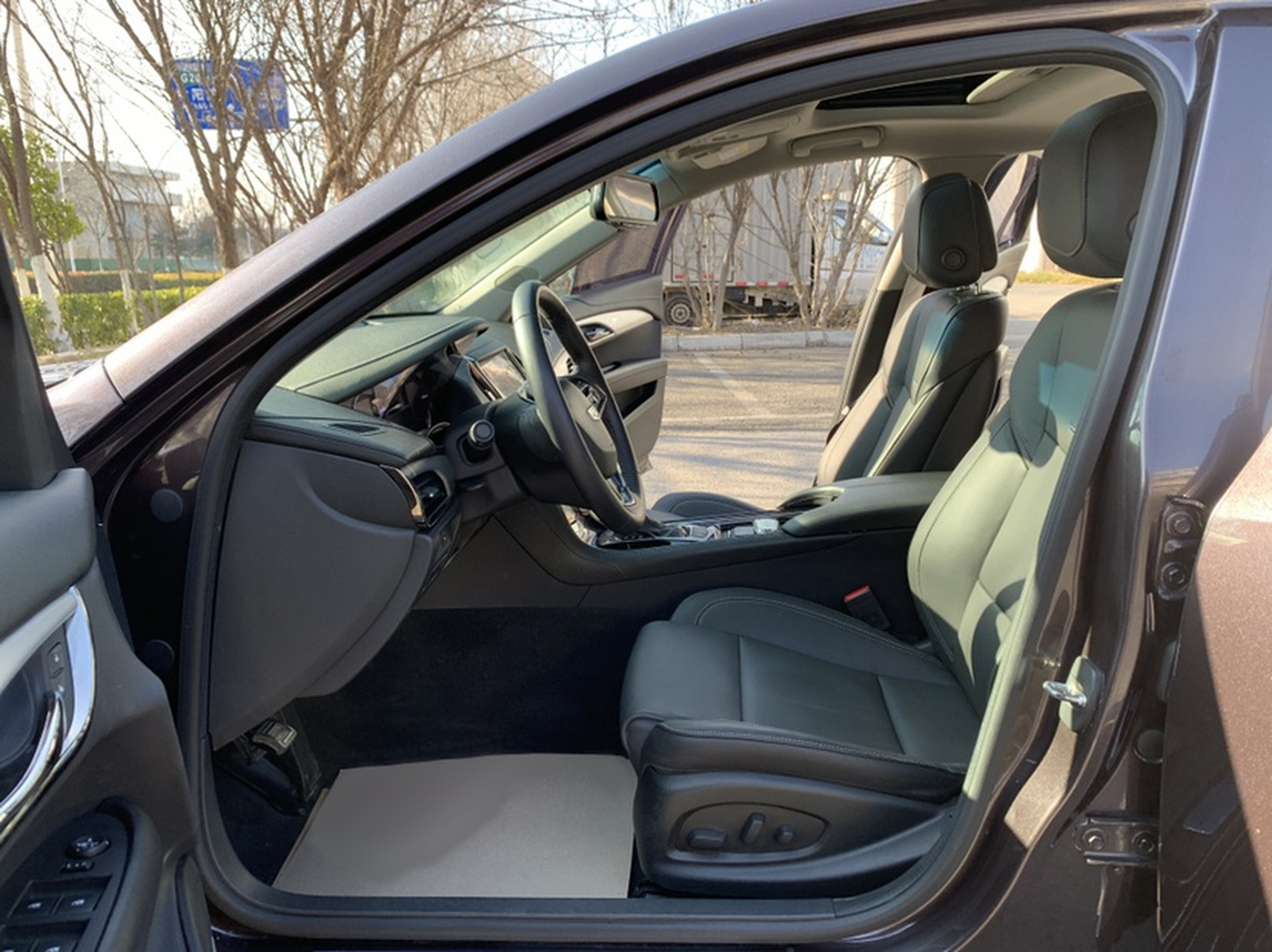 Переднее сиденье в автомобиле