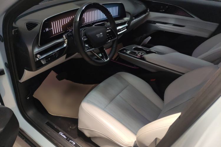 Used Cadillac LYRIQ 2022 Rear-Drive Long-Range Luxury Edition
