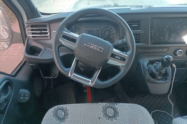 Used JMC Fushun 2023 2.0T Manual Short-Wheelbase Mid-Top Commercial Multi-Purpose 6-Seater Passenger Vehicle