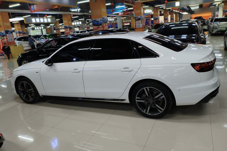 Used Audi A4L 2022 40 TFSI Luxury Dynamic Model
