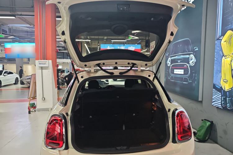 Used  MINI 2018 1.5T COOPER Classic Edition Five-Door Version
