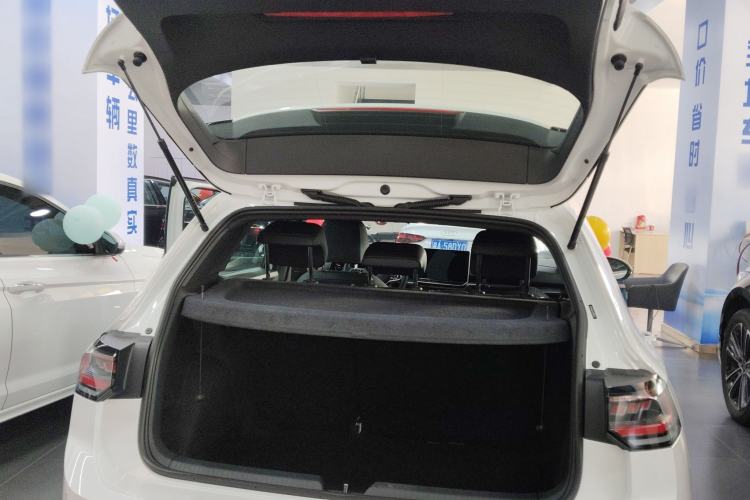 Used Volkswagen Golf 2025 300TSI R-Line
