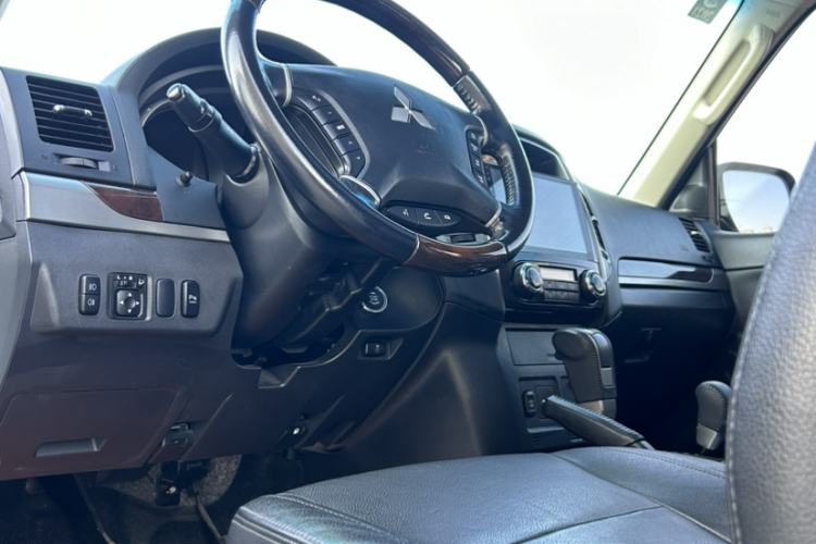 Used Mitsubishi Pajero 2018 V87 3.8L 3-Door GLS U.S.-Spec Model