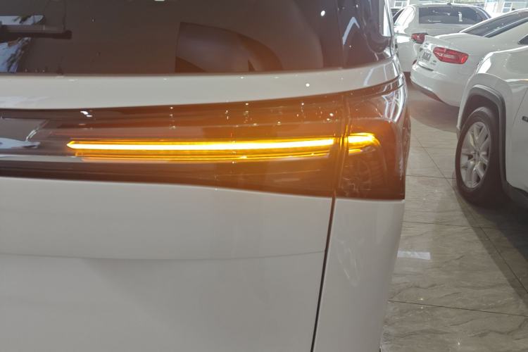 Used Buick GL8 New Energy 2025 Lu Shang Luxury Edition 7-Seater
