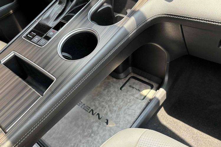 Used Toyota Sienna 2021 2.5L Hybrid Premium Edition
