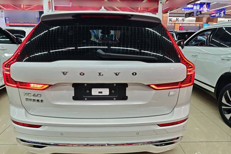 Used Volvo XC60 New Energy 2024 T8 Plug-in Hybrid Long-Range All-Wheel Drive Smart Luxury Edition
