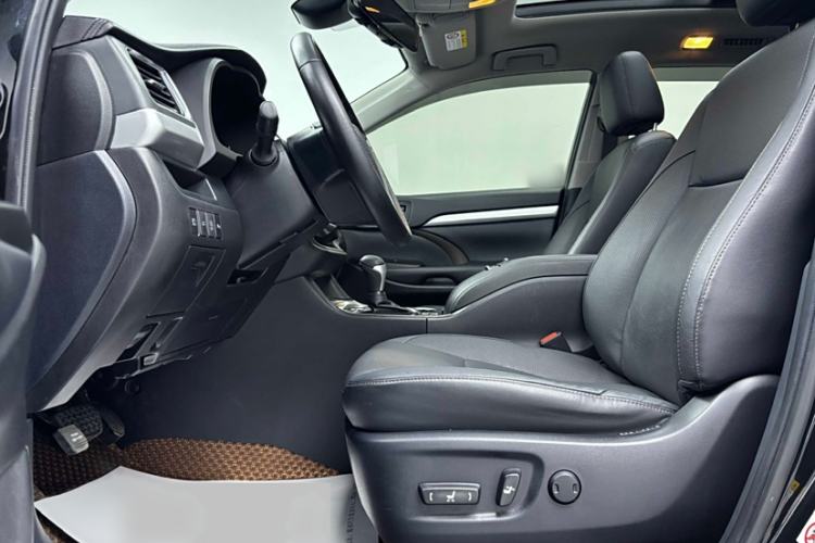 Used Toyota Highlander 2018 2.0T Four-Wheel Drive Luxury Version 7 Seats China VI Standard