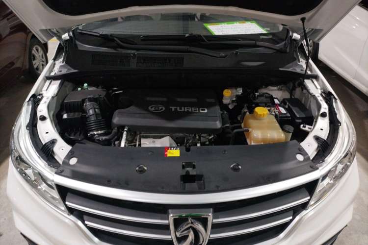 Used Baojun 730 2019 1.5T Manual Fashion Model 7-seater National V
