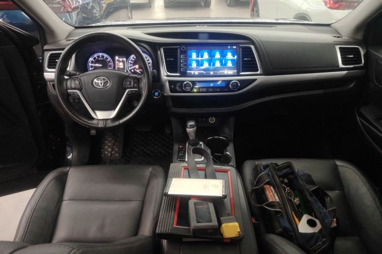 Used Toyota Highlander 2018 2.0T Four-Wheel Drive Luxury Version 7 Seats China VI Standard
