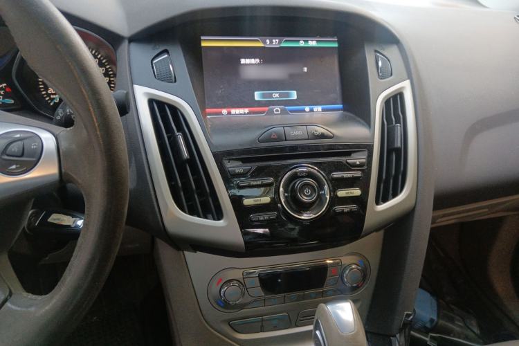 Used Ford Focus 2012 Sedan 1.6L Automatic Fashion Edition
