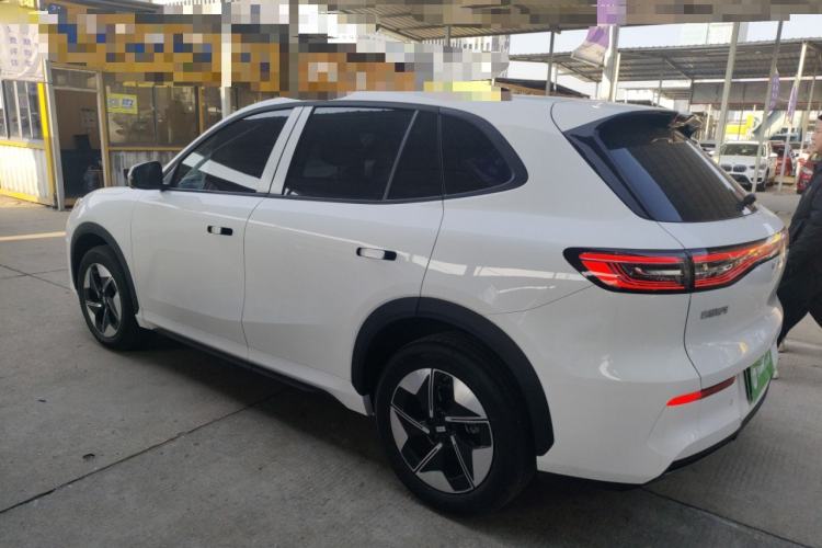 Used  E5 2024 440km Launch Edition
