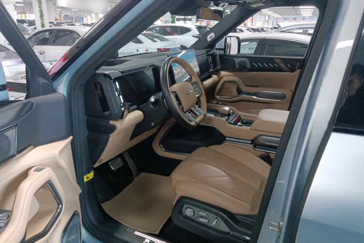 Used  Leopard 8 2025 Smart & Brave Flagship Edition 7 Seats
