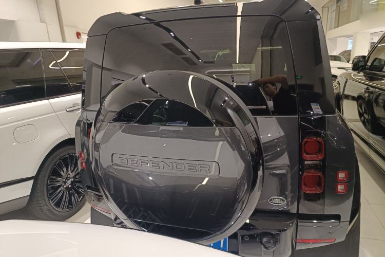 Used Land Rover Defender 2025 110 3.0T P400 – Dynamic HSE
