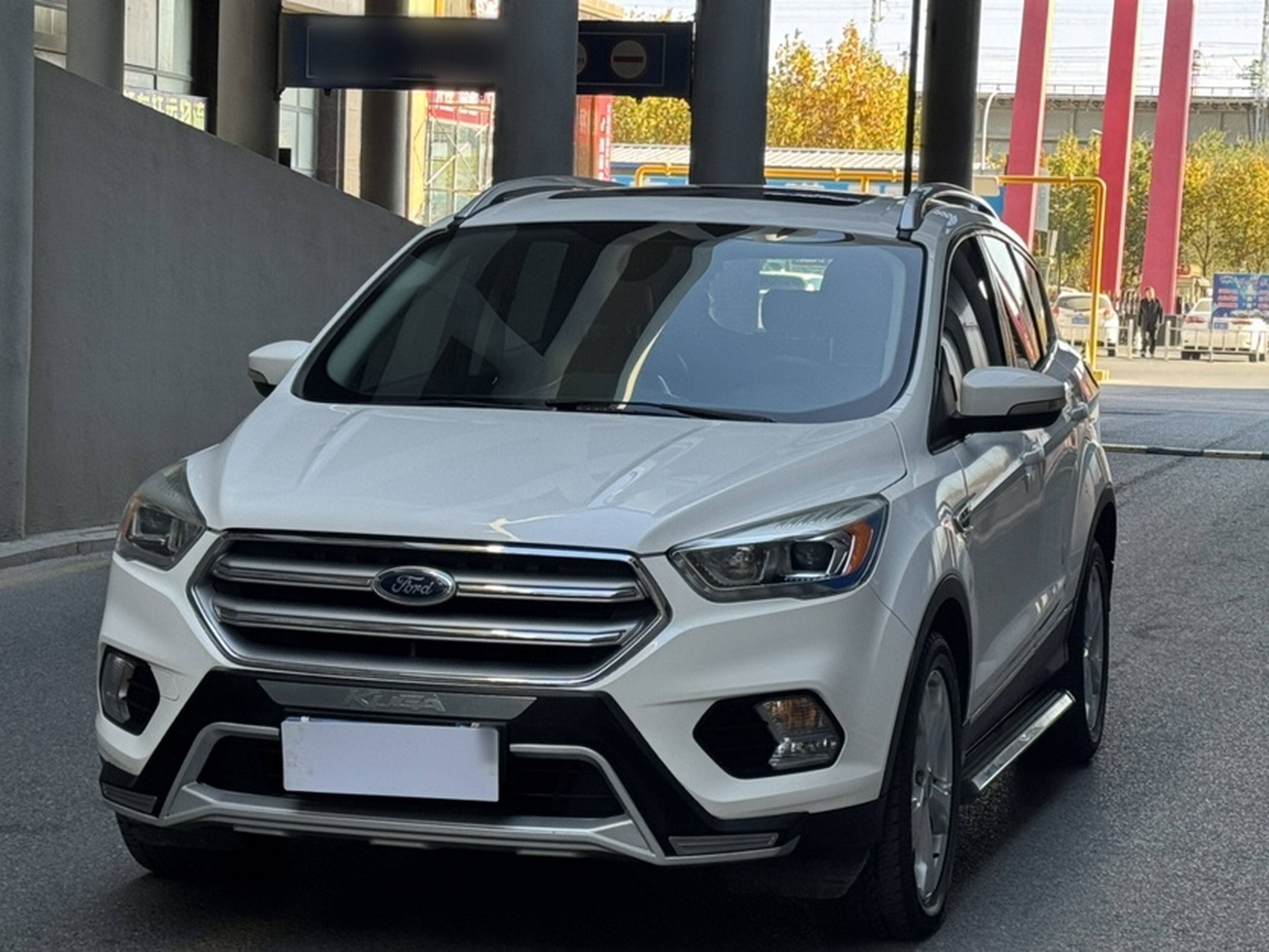 Под передней частью автомобиля