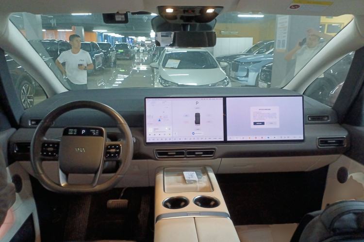 Used Li Auto MEGA 2024 Ultra Model
