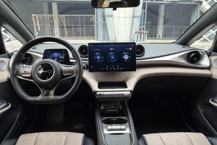 Used BYD Dolphin 2023 420 km Free Version
