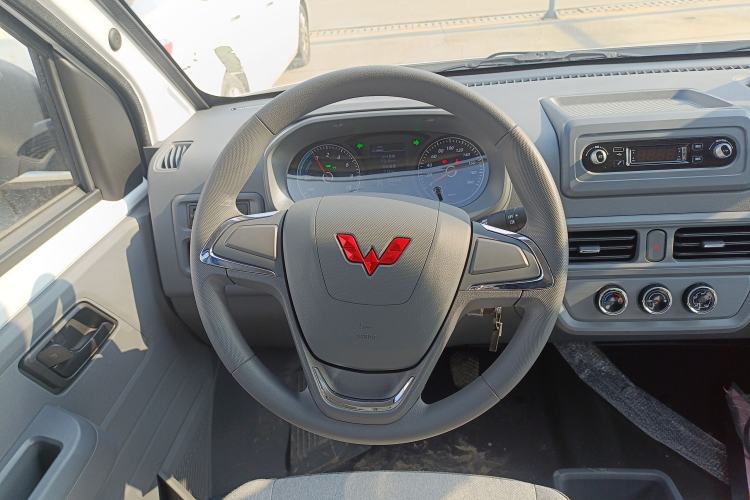 Used Wuling Yangguang 
