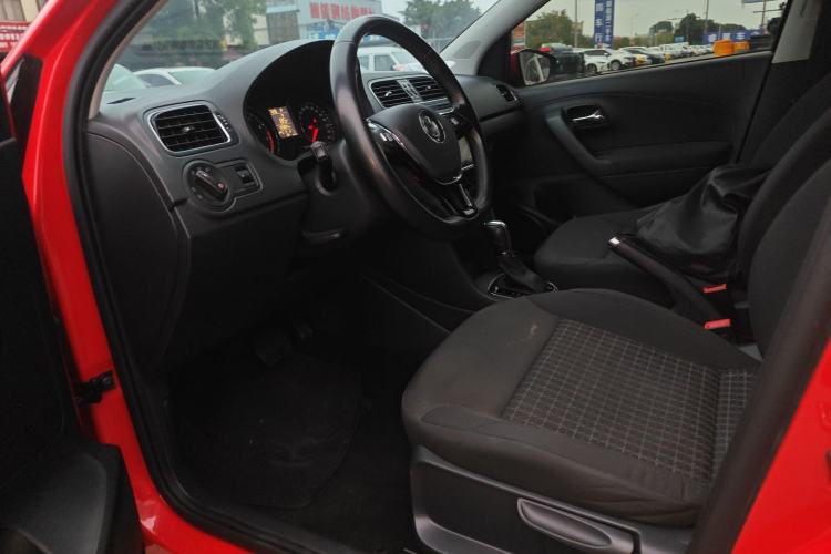 Used Volkswagen Polo 2016 1.6L Automatic Comfort Model