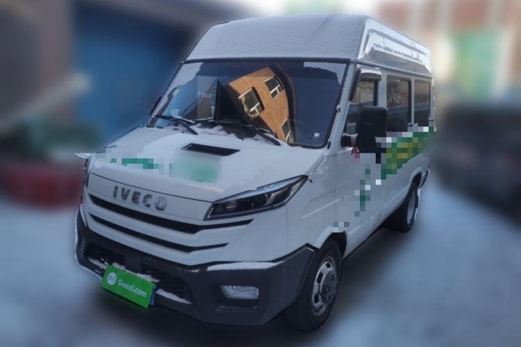 Used Iveco Daily 2023 2.5T A35M1 Multi-Purpose Passenger Vehicle Short Wheelbase Mid-Roof Design Dual Side Sliding Doors Automatic Transmission