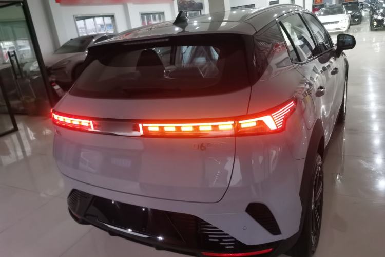 Used Lynk & Co 06 EM-P 2023 EM-P 56 Standard Range Pro