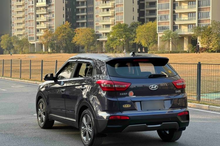 Used Hyundai ix25 2015 1.6L Automatic Two-Wheel-Drive Deluxe DLX Model
