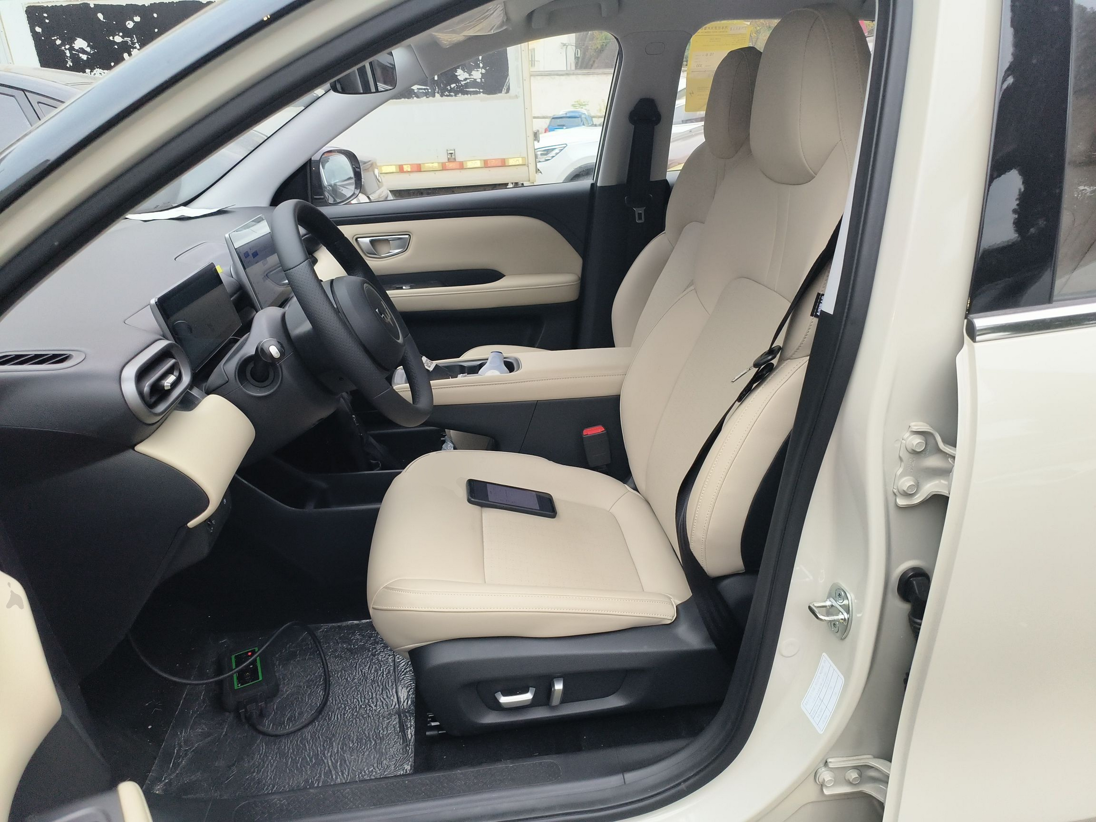 المقاعد الأمامية داخل السيارة