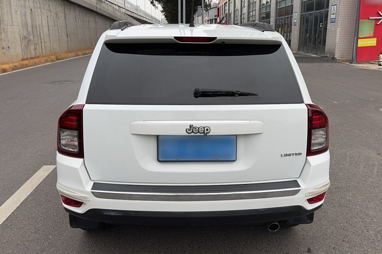 Used  Compass 2014 Revised Version 2.0L Two-Wheel Drive Elite Edition
