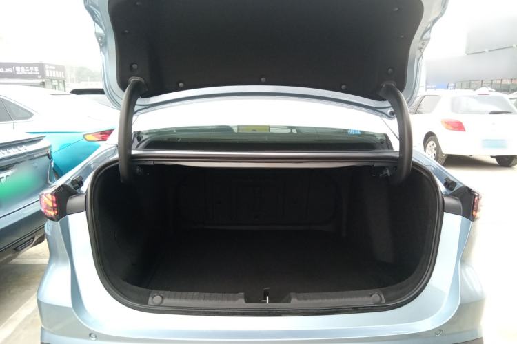 Used  L6 2025 EM-i 140km Starship Edition