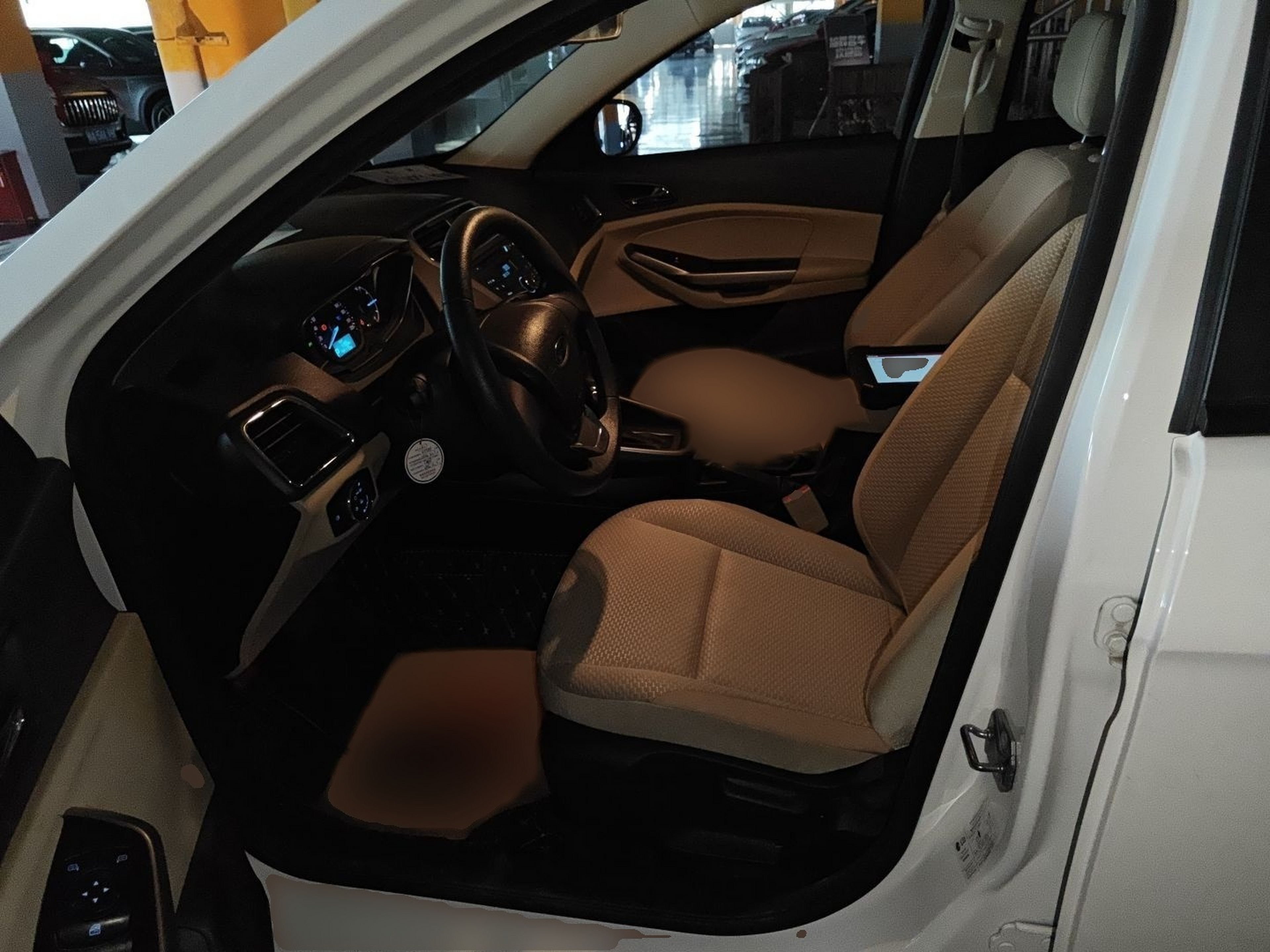 Переднее сиденье в автомобиле